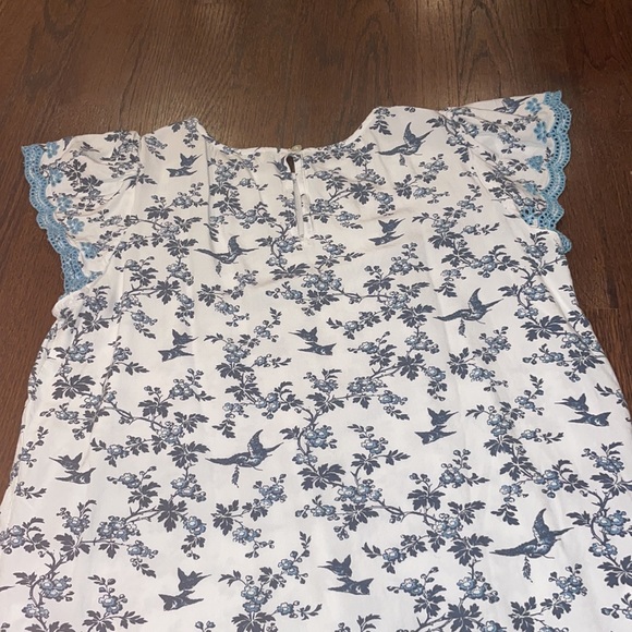 Loft blue patterned blouse! - Picture 4 of 5